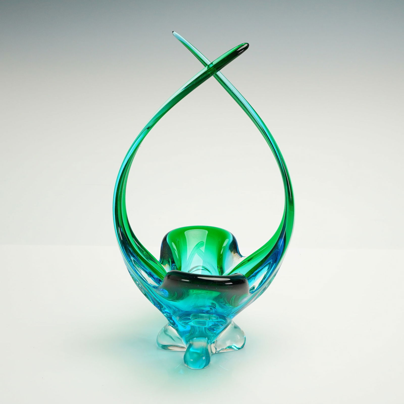Chalet Mid-Century Modern Art Glass Centerpiece: A single Mid-Century Modern art glass centerpiece vessel, attributed to Chalet Glass, consistent with 1960s-1970s production. The object is hand-blown and features a dynamic, free-form asymmetrical de