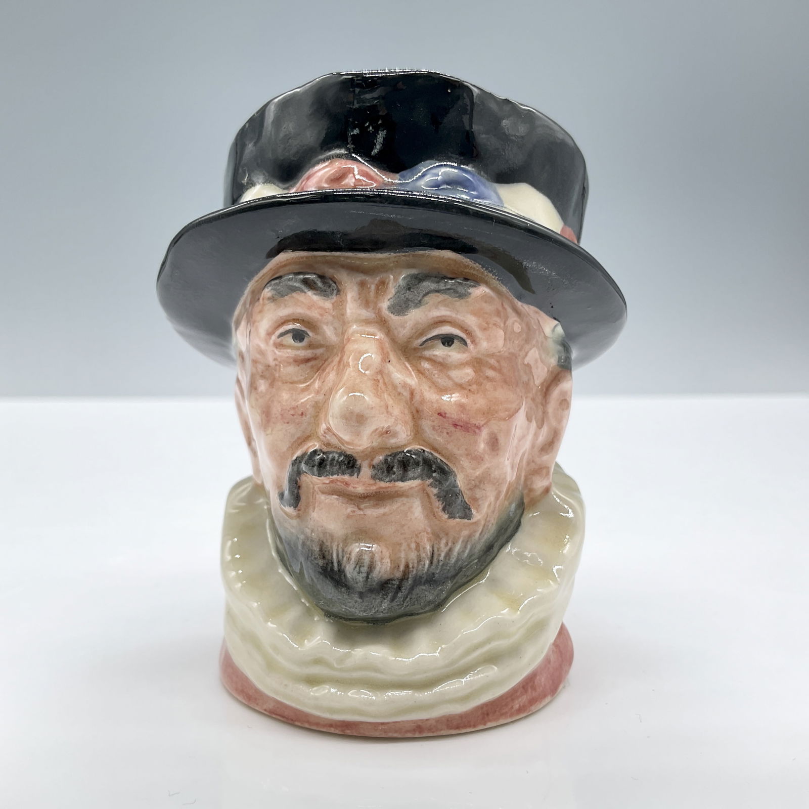 Beefeater ER D6233 - Small - Royal Doulton Character Jug (1 of 3)