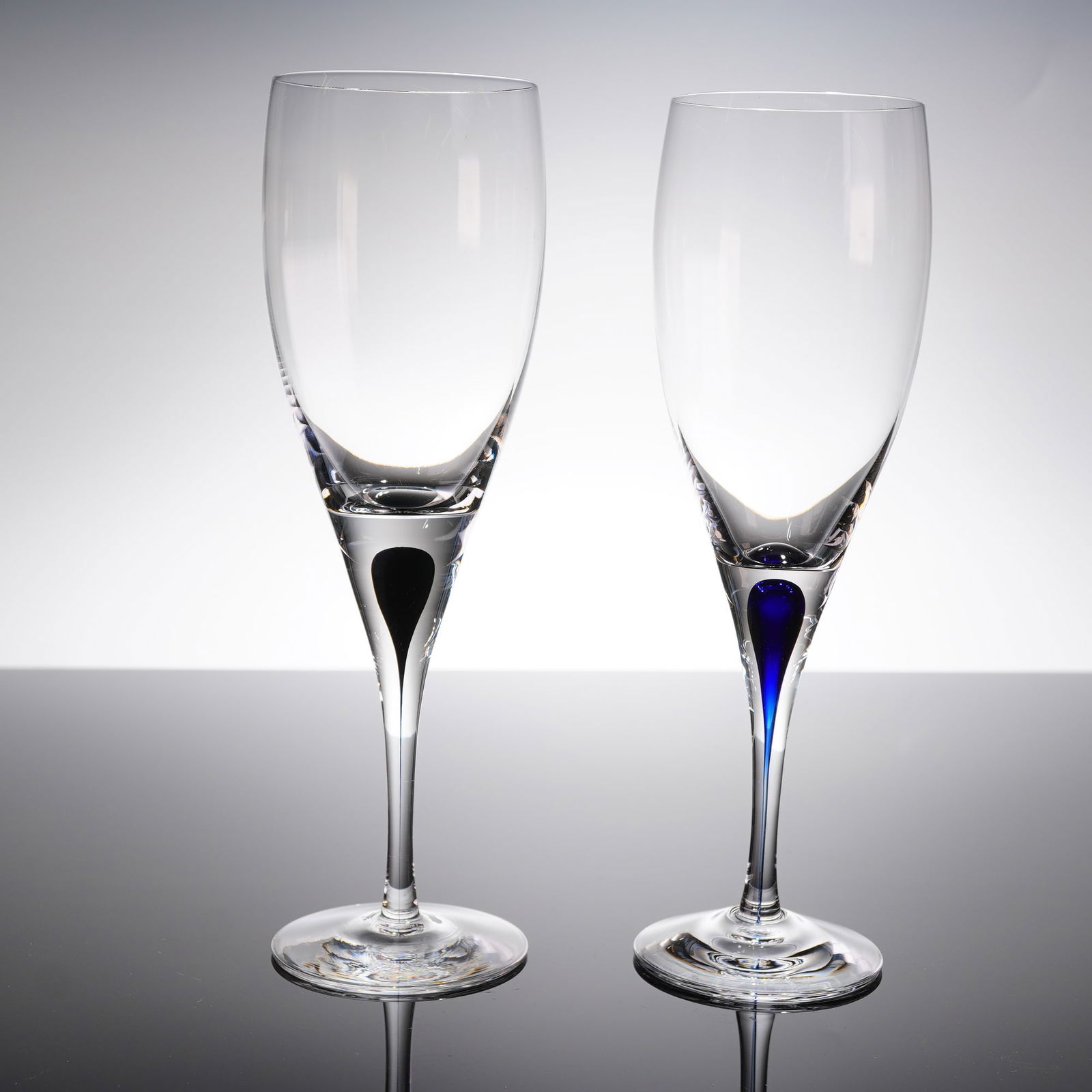 A Pair of Orrefors Intermezzo Champagne Flutes (1 of 5)