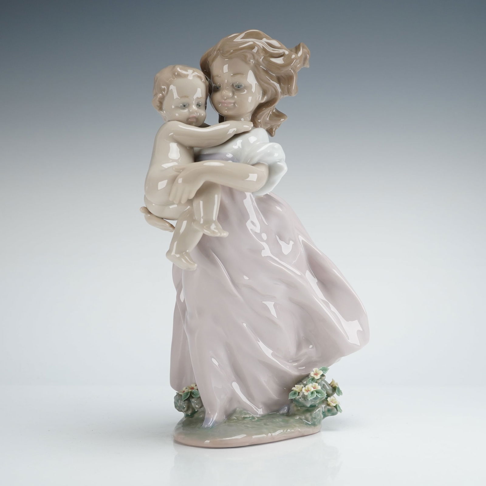 Lladro Playing Mom Figurine 6681 (1 of 4)