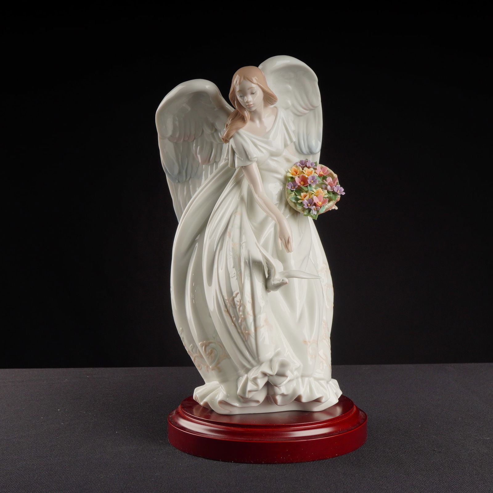 Lladro Porcelain Sculpture Flowers of Peace 01001867 with Base (1 of 7)