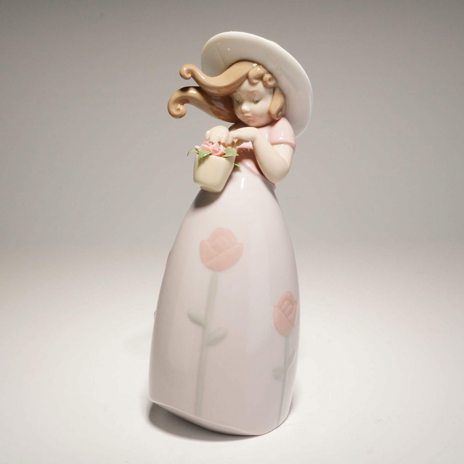 Lladro Porcelain Figurine Little Rose 01008042 (1 of 5)
