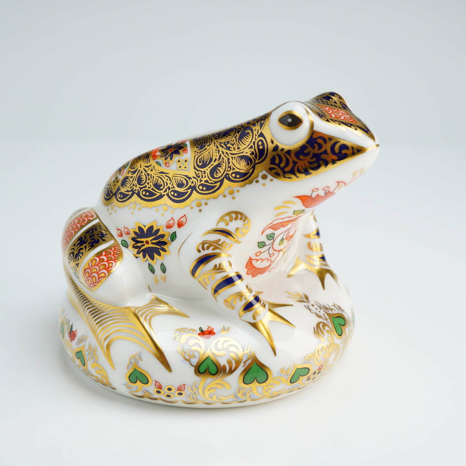 Royal Crown Derby Paperweight, Old Imari Frog: This Royal Crown Derby paperweight is a limited edition fine bone china figurine titled Old Imari Frog. The piece features hand-finished decoration in the traditional Imari style, incorporating cobalt