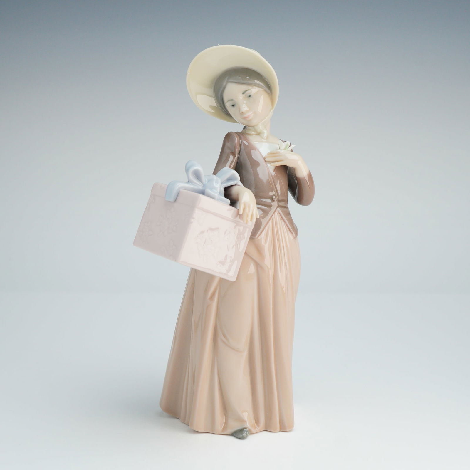 Lladro Porcelain Figurine, Gone Shopping 01006488 (1 of 5)