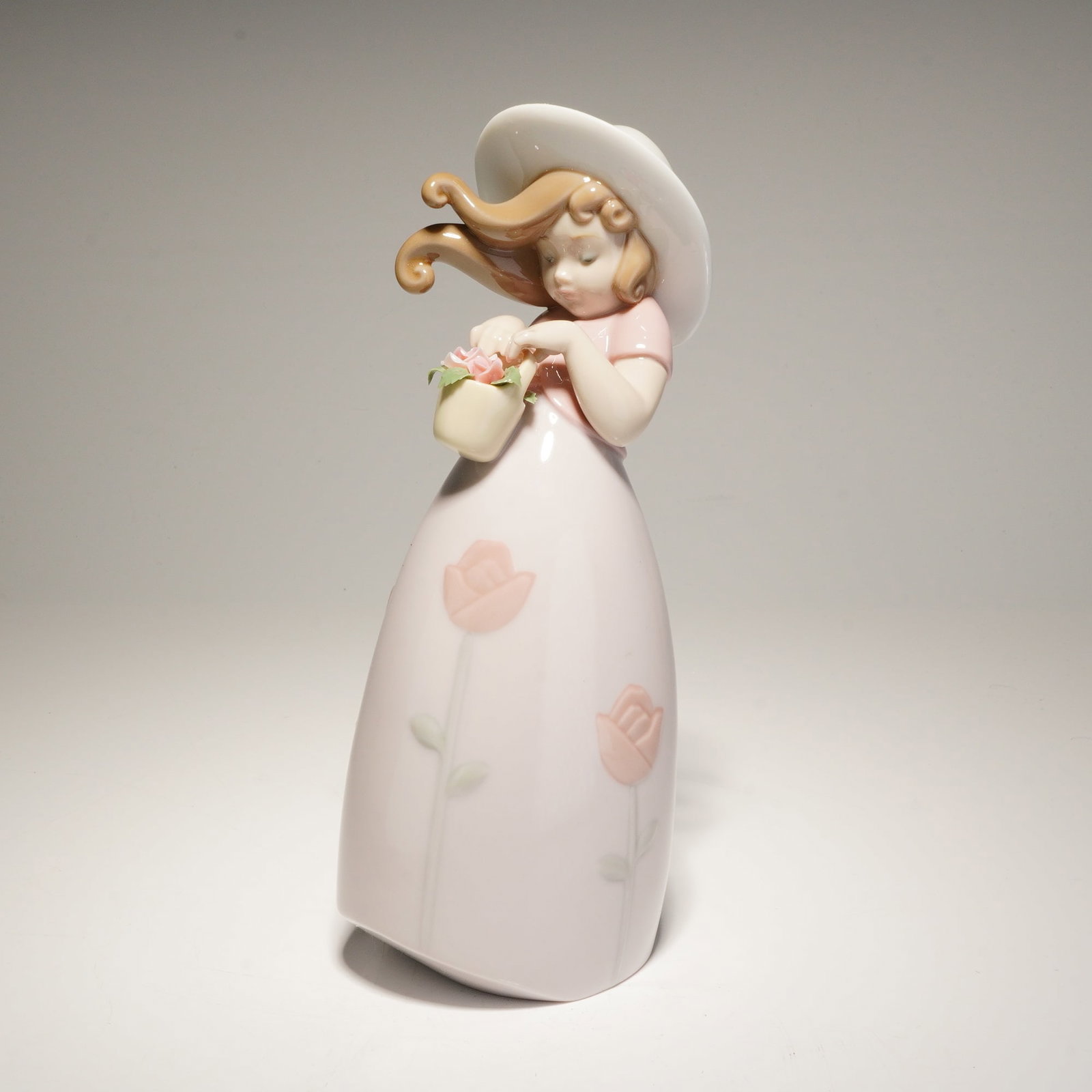 Lladro Porcelain Figurine, Little Rose 01008042 (1 of 5)
