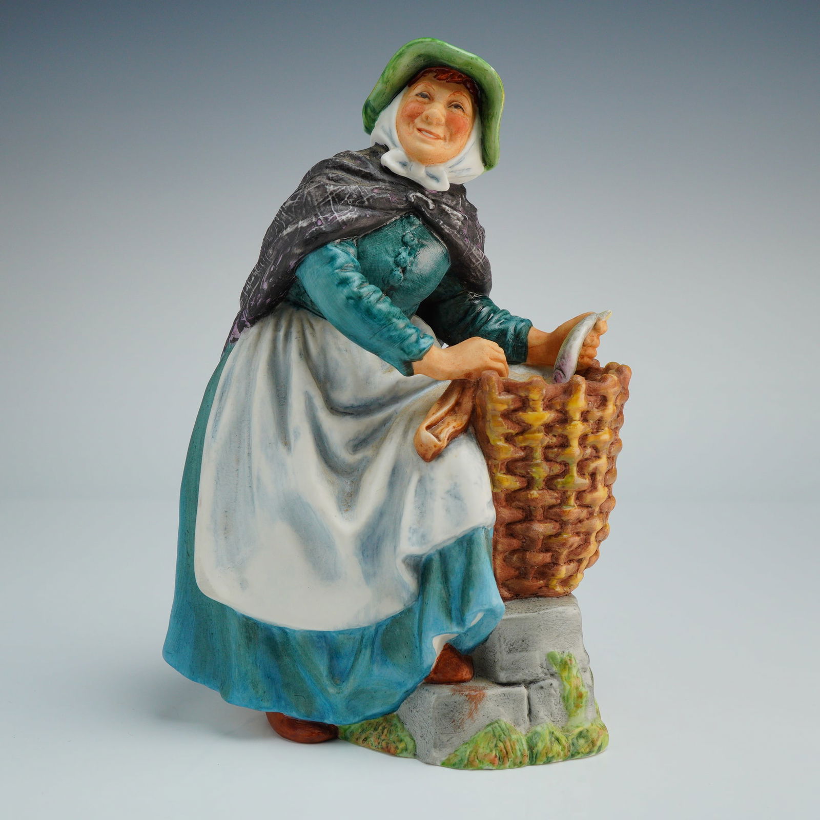 Royal Doulton Figurine Old Meg HN2494 (1 of 4)