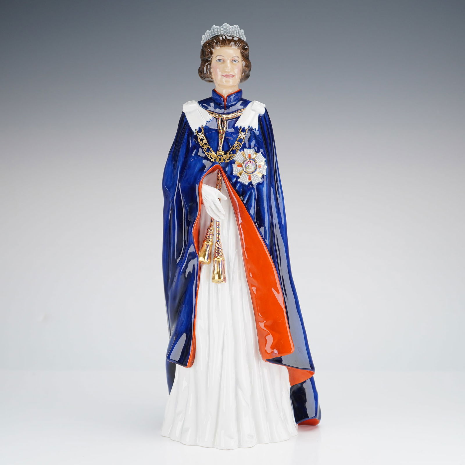 Royal Doulton Figurine Queen Elizabeth II HN2878 (1 of 3)