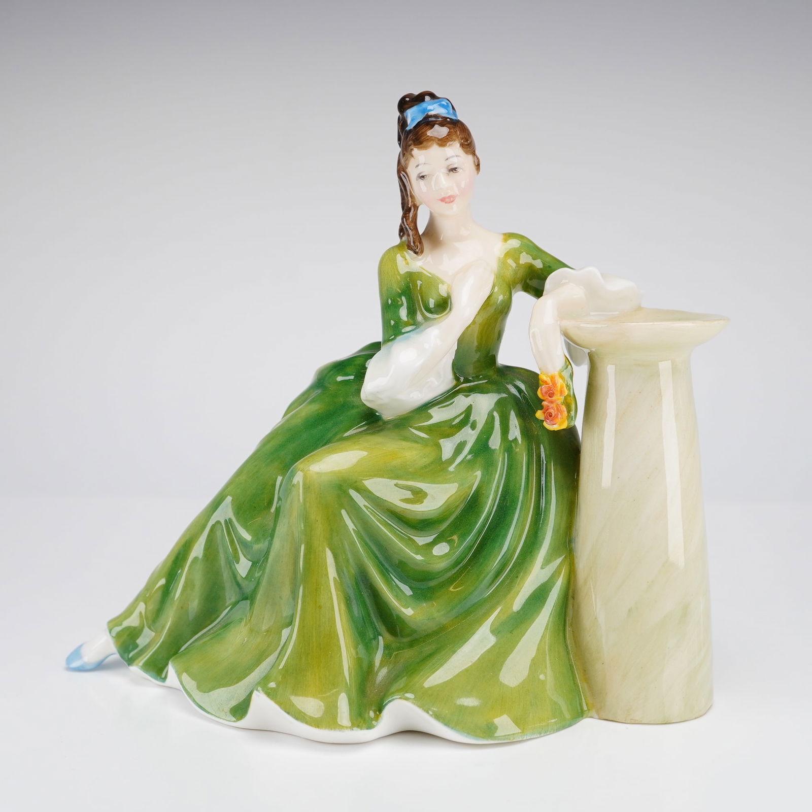 Royal Doulton Figurine Secret Thoughts HN2382 (1 of 3)
