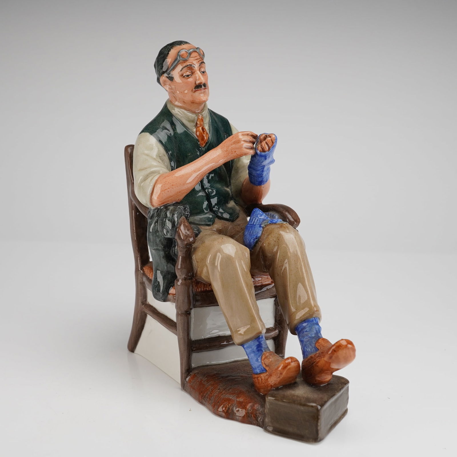 Royal Doulton The Bachelor HN 2319 Figurine (1 of 3)