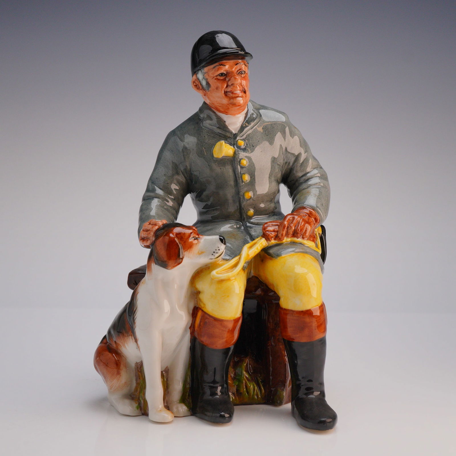 Royal Doulton Figurine The Huntsman HN 2492 (1 of 4)
