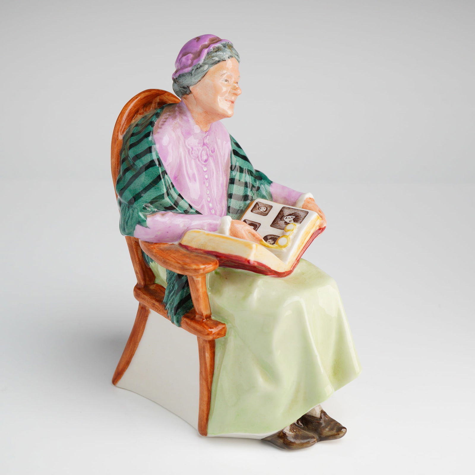 Royal Doulton Porcelain Figurine The Family Album HN2321 (1 of 5)
