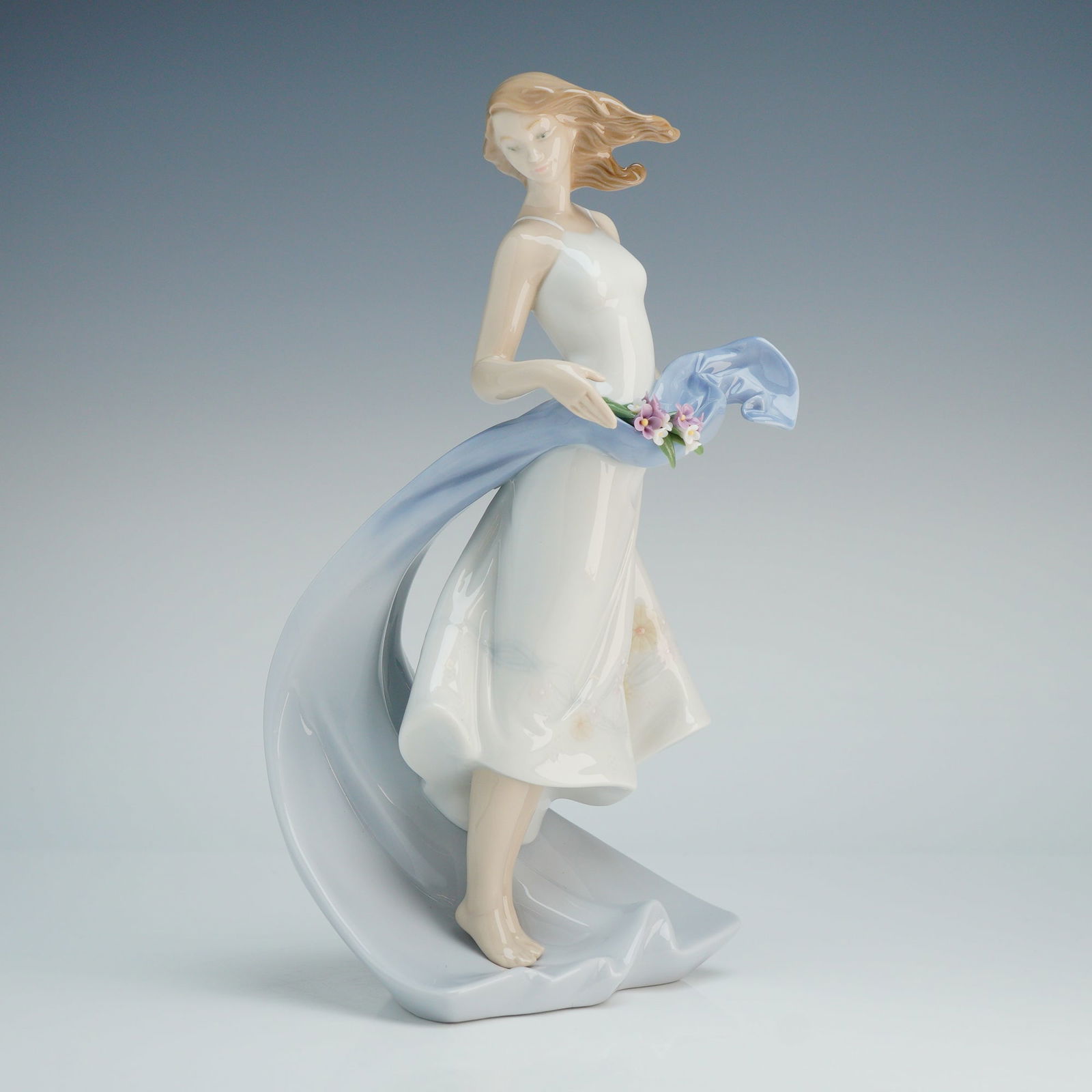 Lladro Porcelain Figurine Blissful Youth 01008427 (1 of 5)