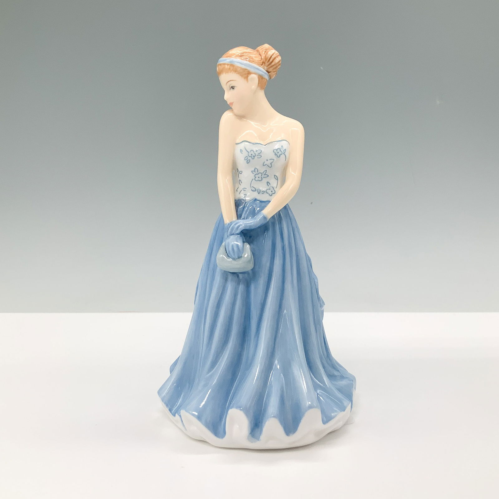 Royal Doulton Figurine, Kate HN 5591 with Original Box (1 of 4)