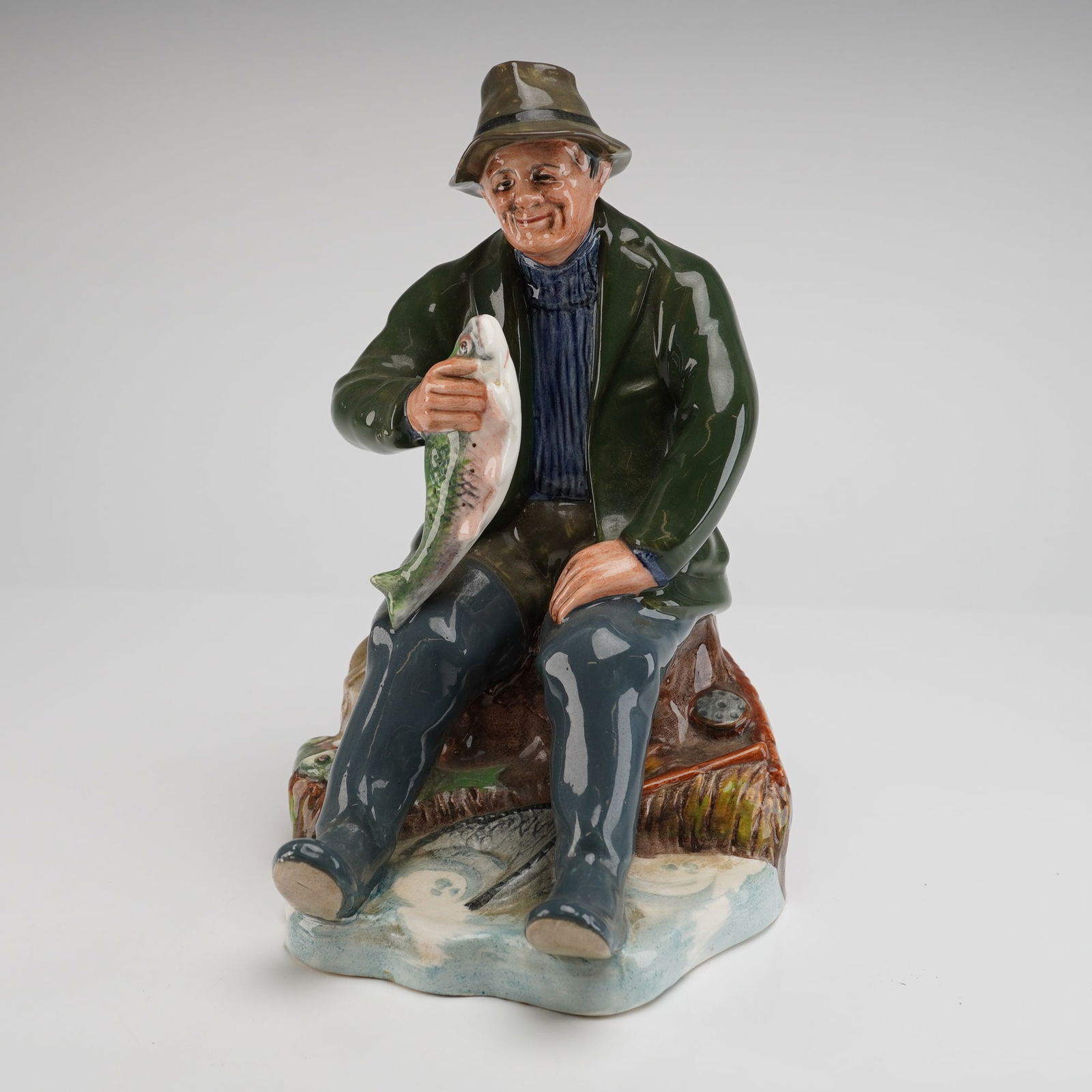 Royal Doulton Figurine A Good Catch HN 2258 (1 of 3)