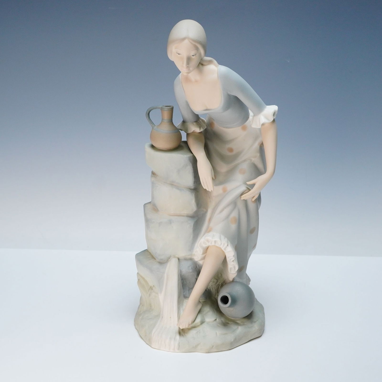 Nao by Lladro Porcelain Figurine, Girl From The Fountain (1 of 4)