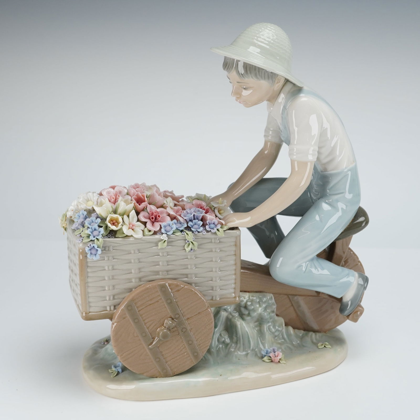 Lladro Porcelain Figurine, Flower Peddler (01005029) (1 of 4)