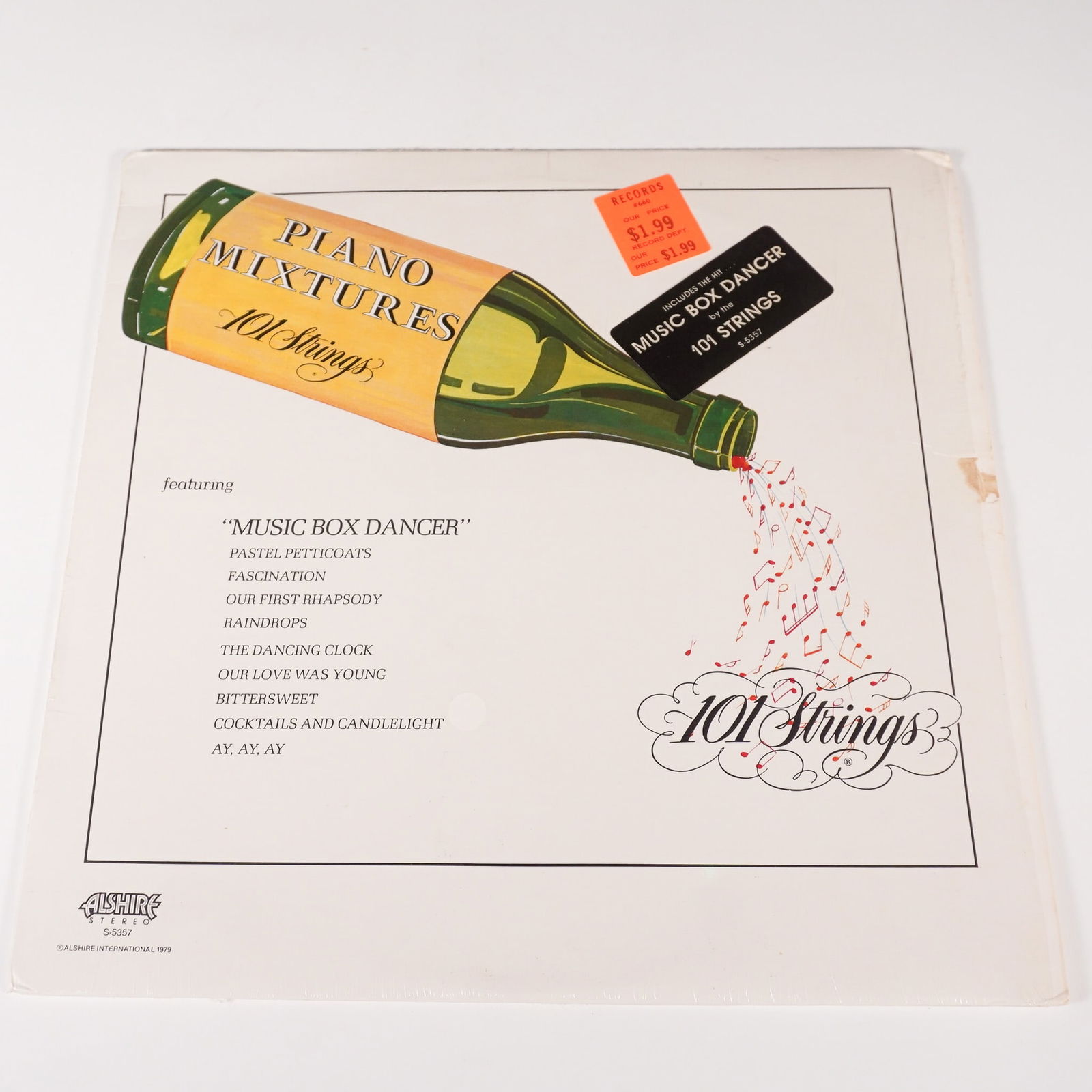 101 Strings Piano Mixtures Easy Listening Vinyl LP: Released in 1979 in the United States, Piano Mixtures by 101 Strings is a beautifully arranged easy listening album featuring a collection of soothing piano melodies blended with lush string arrangeme