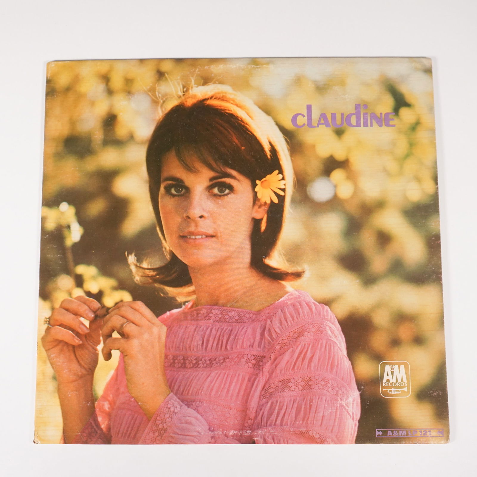 Claudine Longet Vinyl LP Soft Pop & Bossa Nova: A&M Records LP-121, released in 1967 in the United States, featuring the delicate and sultry vocals of French-American singer Claudine Longet. This self-titled album blends soft pop and bossa nova inf