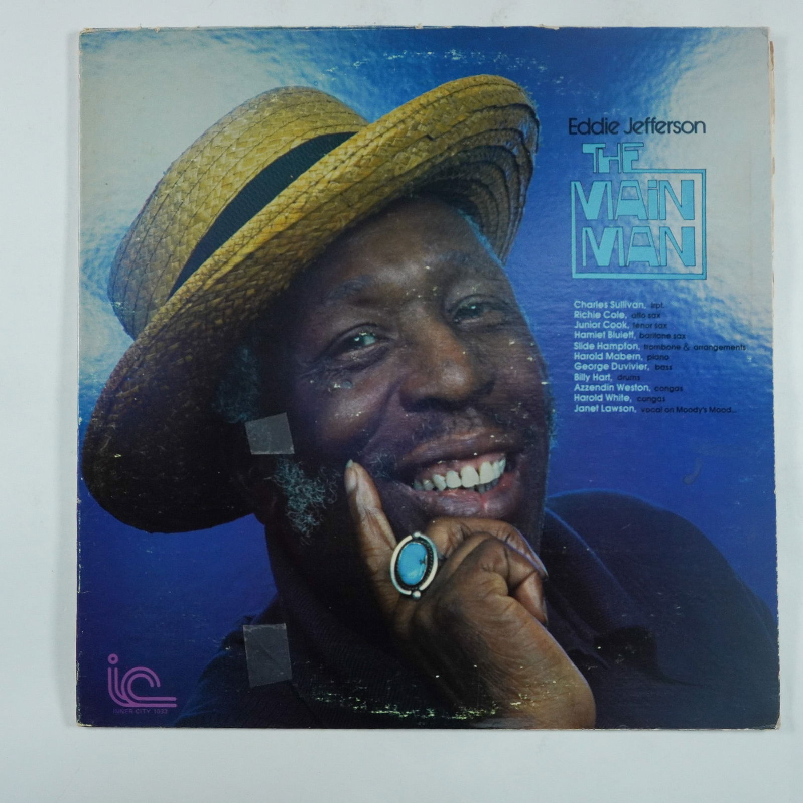 Eddie Jefferson The Main Man Inner City Records Vinyl LP: This is a vintage 1977 vinyl LP of The Main Man by Eddie Jefferson, released on Inner City Records (IC 1035). Known as the pioneer of vocalese, Jefferson's signature jazz vocal improvisations shine th