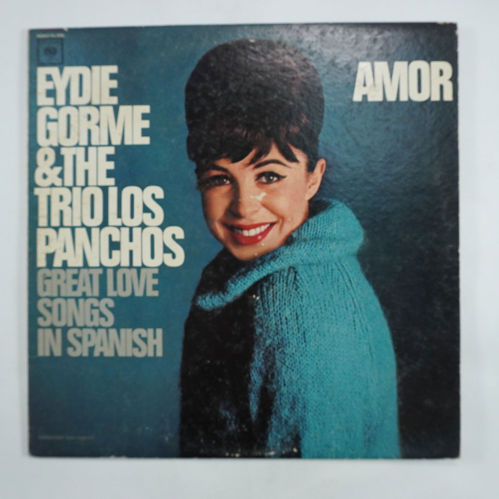 Eydie Gorme & Trio Los Panchos, Amor Vinyl Record: Columbia Records release of Amor, performed by Eydie Gorme & Trio Los Panchos. This album, featuring the beloved collaboration between the American singer and the renowned Mexican trio, includes roman