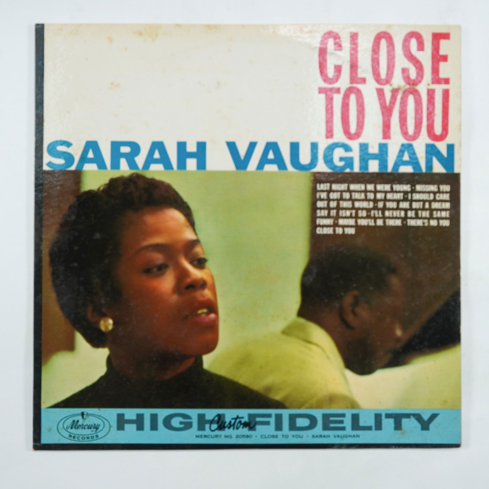 Sarah Vaughan Close to You Vinyl Record, Mercury MG 20580: A vintage vinyl record of Close to You by Sarah Vaughan, released on Mercury Records (MG 20580). This jazz vocal album showcases Vaughan's rich, expressive voice, accompanied by lush orchestral arrang