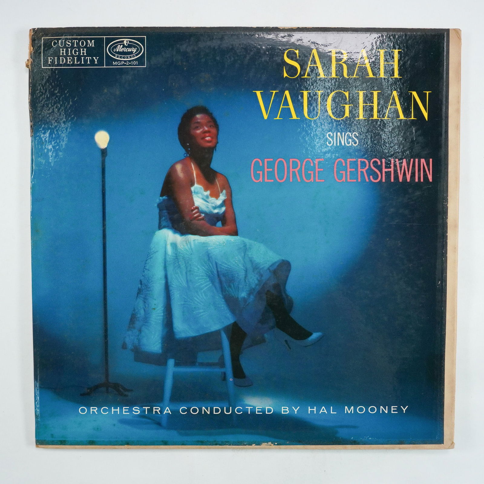Sarah Vaughan Sings George Gershwin LP, Mercury Records: Vintage vinyl record Sarah Vaughan Sings George Gershwin, released by Mercury Records. This LP features the legendary jazz vocalist Sarah Vaughan performing classic songs composed by George Gershwin,