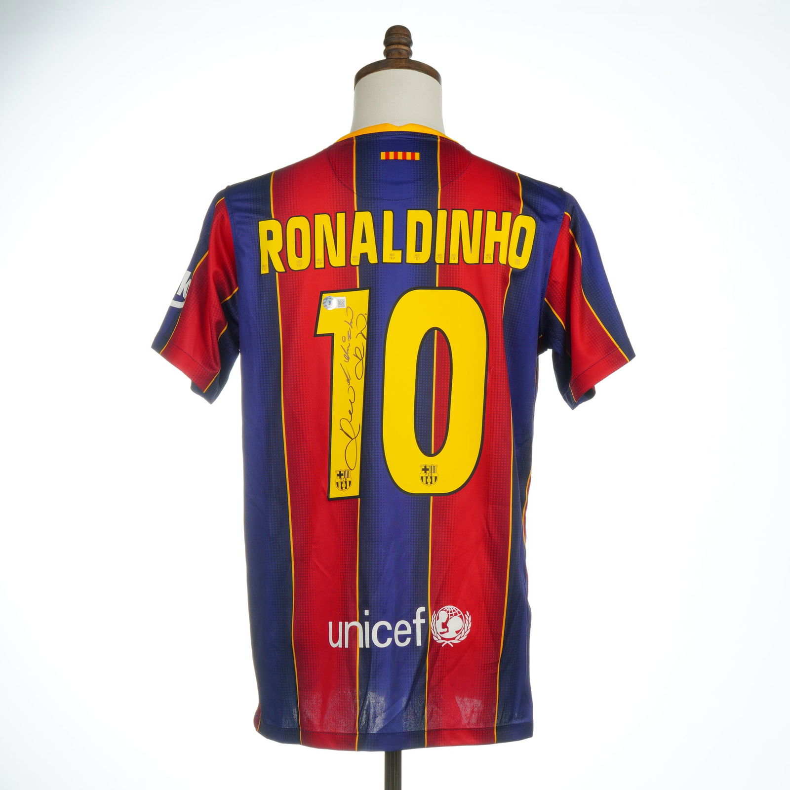 Ronaldinho Signed FC Barcelona Home Jersey Number 10 Beckett Authenticated (1 of 3)