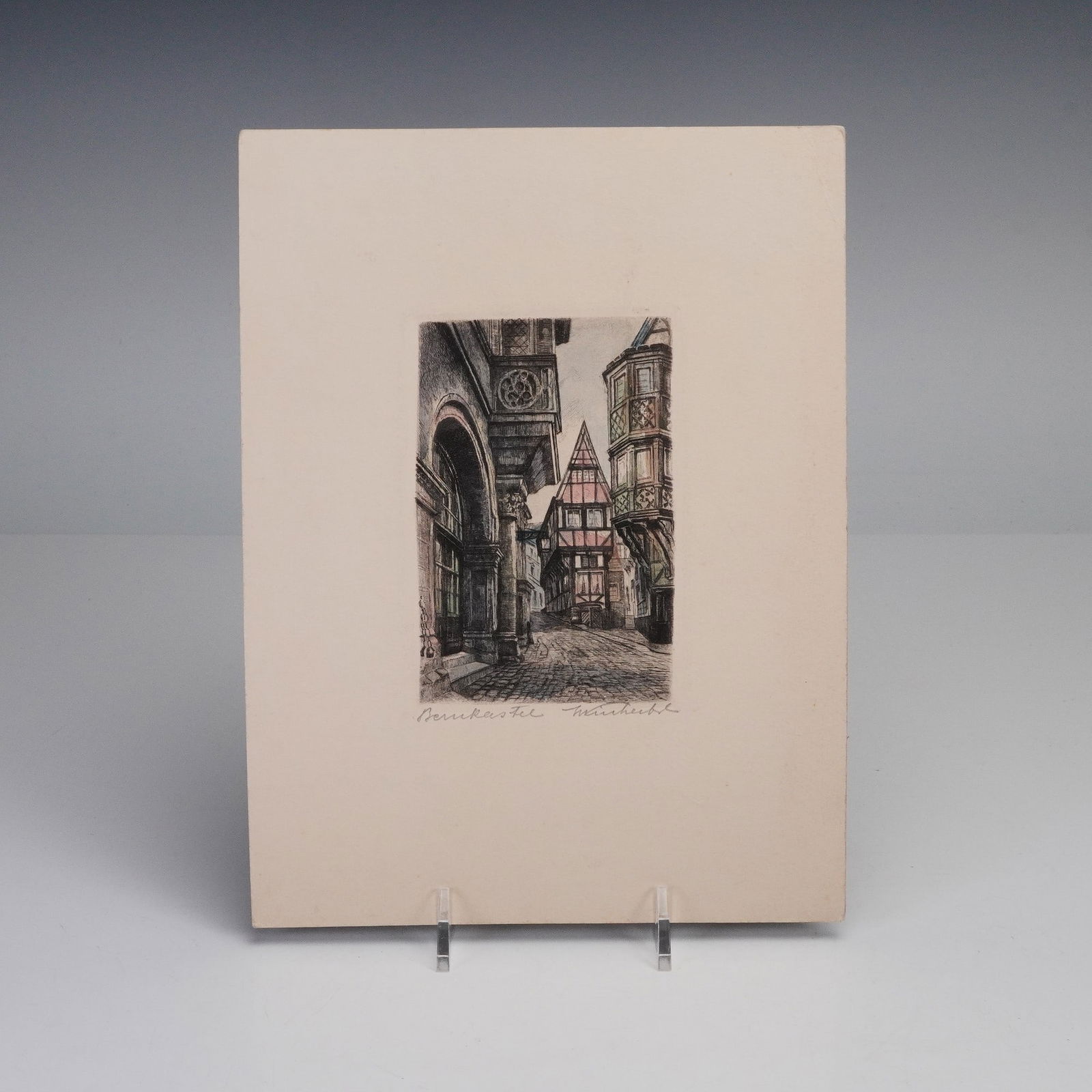 Hans Klemke Hand-Colored Pressing of Bernkastel: A hand-colored intaglio pressing by German graphic artist Hans Klemke (1892-1960), depicting a picturesque street scene in the town of Bernkastel along the Moselle River. The finely detailed compositi