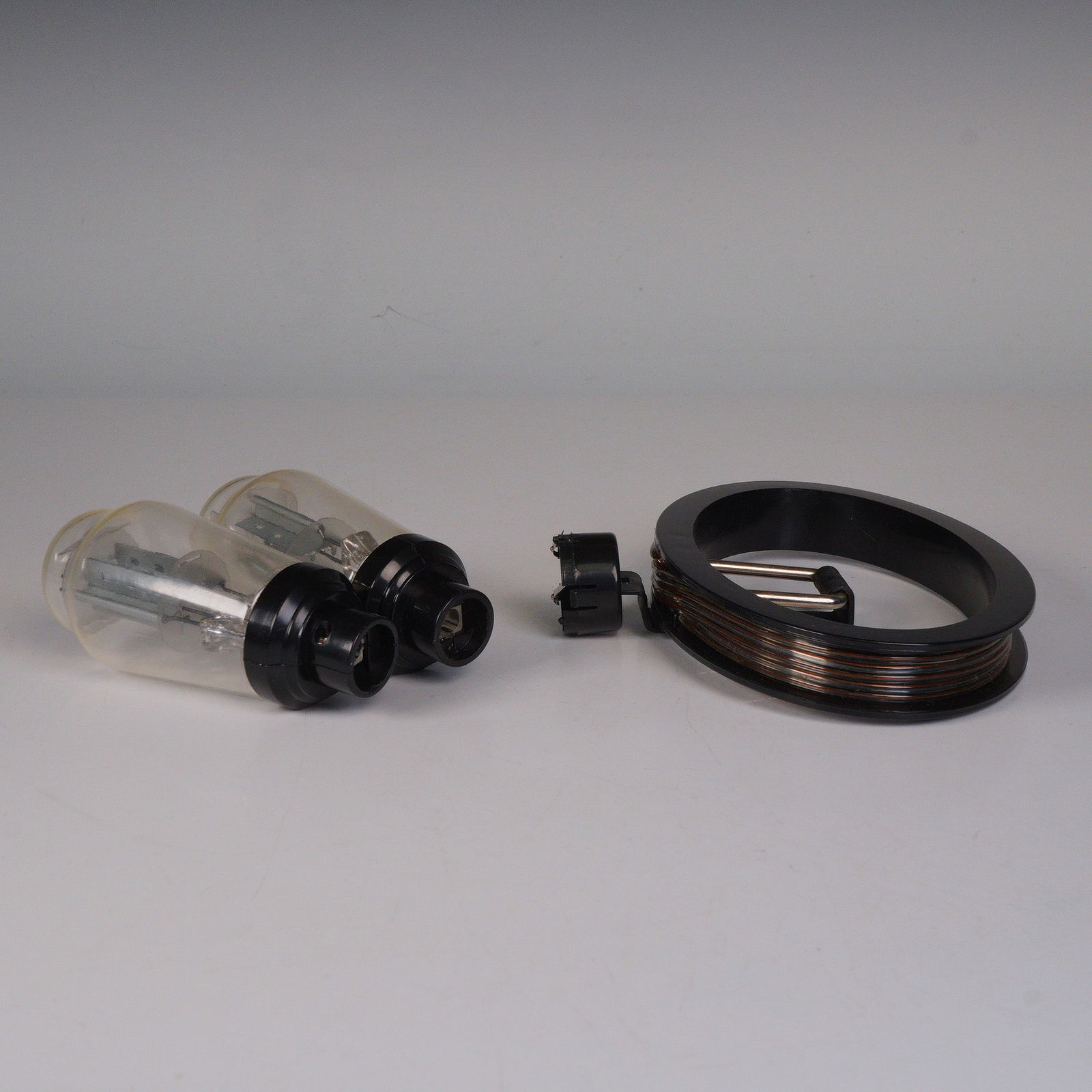 3pc Polyconcept Sound Collection Electrical Components: Offered here is a trio of electrical components comprising two glass vacuum tubes and a coiled signal wire assembly. Each tube features a cylindrical glass body with visible internal filaments and bla