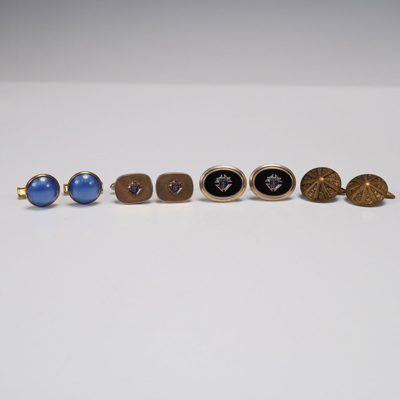 8pc - 4pr Vintage Gold Tone Men's Cufflinks Featuring Knights of Columbus: A handsome group of four vintage gold tone men's cufflink pairs, showcasing a range of mid-century and classic styles. Includes two enamel Knights of Columbus pairs, one oval and one rectangular, both