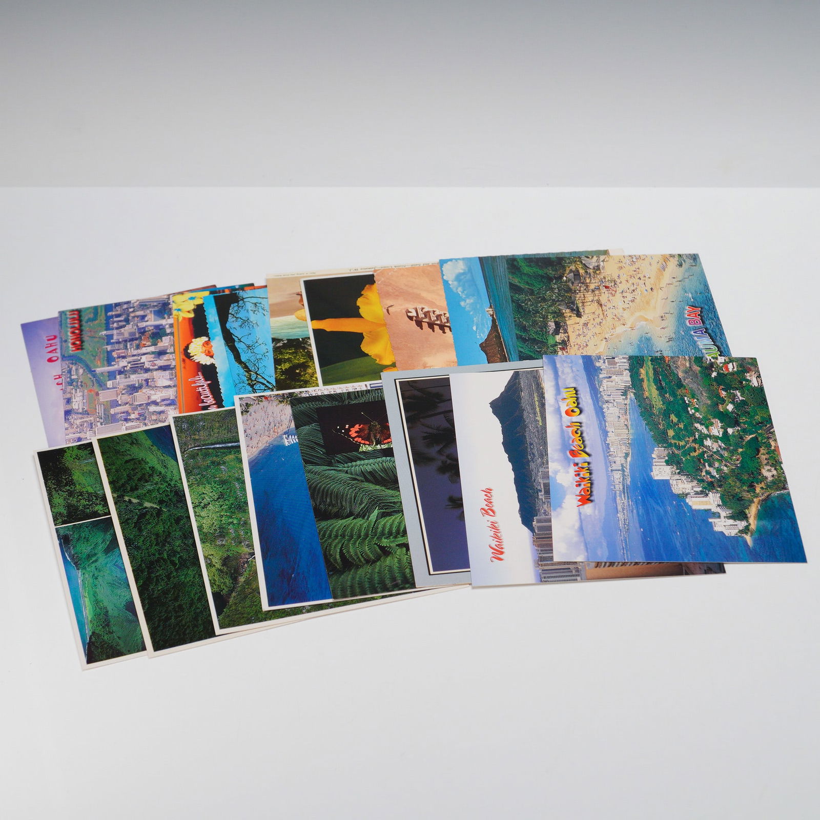 15pc Vintage Postcards, Hawaii Scenic and City Views: Group of 15 vintage postcards highlighting the beauty of Hawaii. Scenes include Waikiki Beach, Diamond Head, lush island landscapes, tropical flowers, and city views of Honolulu. The collection contai
