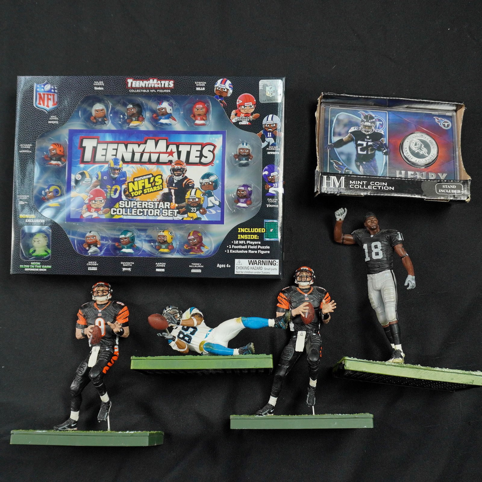 6pc NFL Football Collectible Figurines, Coin, and TeenyMates: Exciting 6-piece NFL football collection featuring a variety of officially licensed items for the ultimate fan. This lot includes four detailed player action figures, a sealed TeenyMates Superstar Col