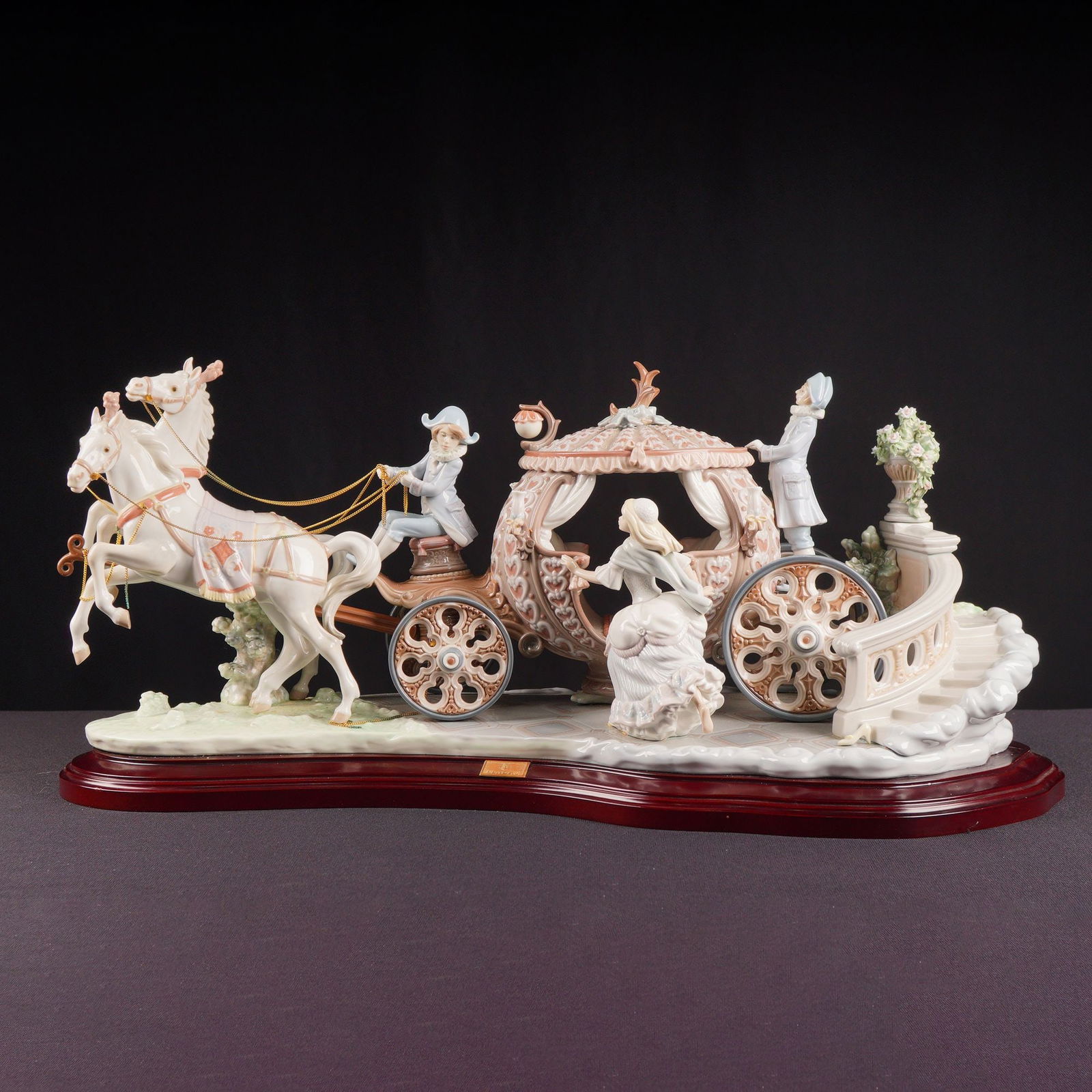 Lladro Porcelain Sculpture At Stroke Twelve 01001493 with Base and COA (1 of 8)