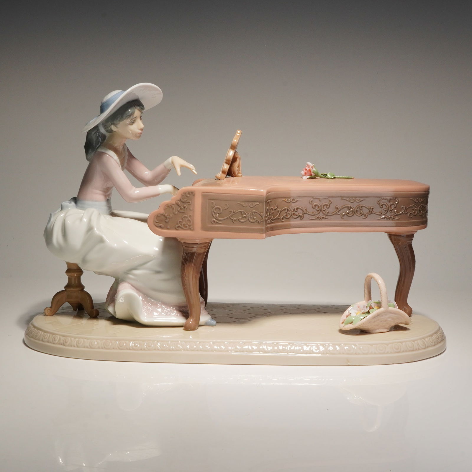 Lladro Porcelain Figurine Spring Recital 01006452 (1 of 6)