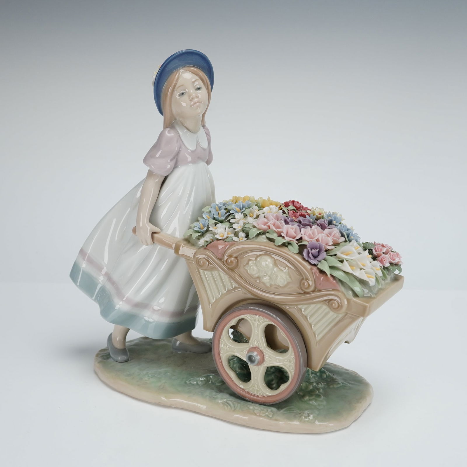 Lladro Porcelain Figurine, Love's Tender Tokens (01006521) (1 of 4)