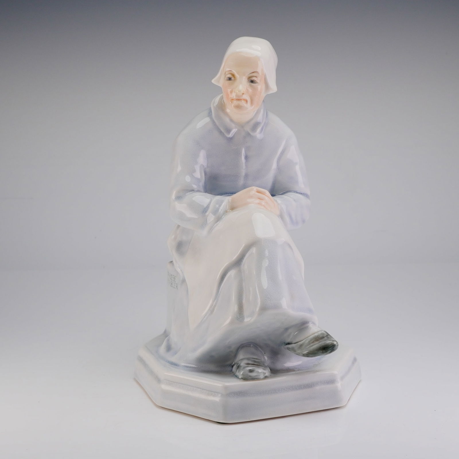 Royal Doulton Colorway Figurine, Picardy Peasant HN5 (1 of 7)