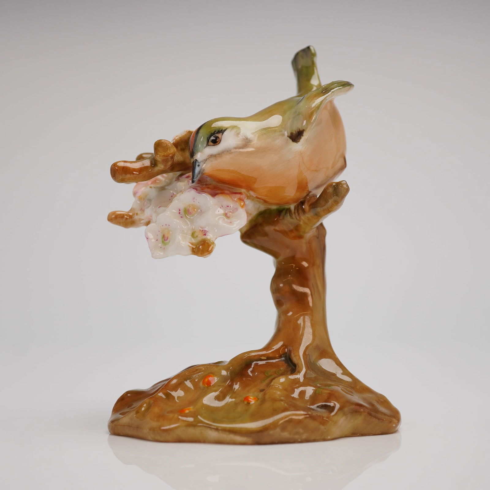 Royal Doulton Bone China Gold Crested Wren Figurine HN 2548 (1 of 3)