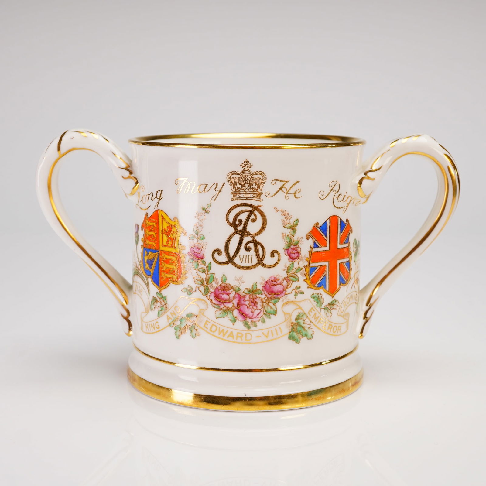 Hammersley & Co. Edward VIII Commemorative Loving Cup: A single commemorative double handled loving cup crafted from porcelain by Hammersley & Co., Longton, Stoke-on-Trent, England, circa 1936-1937. This coronation cup features extensive gilded detailing