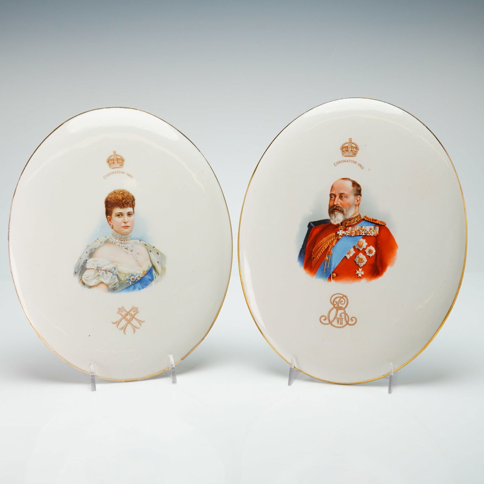 2pc Royal Doulton Plaques, Coronation of Edward VII and Alexandra: Pair King Edward VII and Queen Alexandra Coronation 1902 commemorative oval portrait plaques, with gold gilt border. Royal Doulton backstamp. Dimensions: 7.5"L x 10"H Country of Origin: England Weight