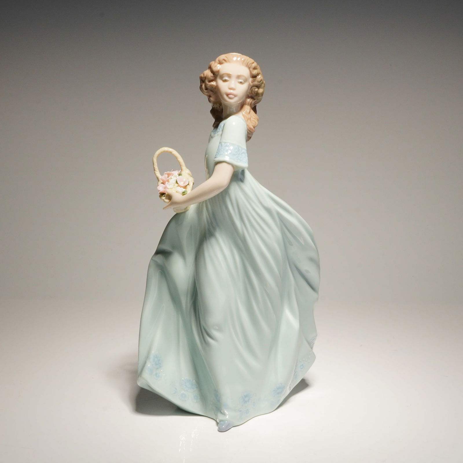 Lladro Porcelain Figurine Spring Enchantment 01006130 (1 of 5)