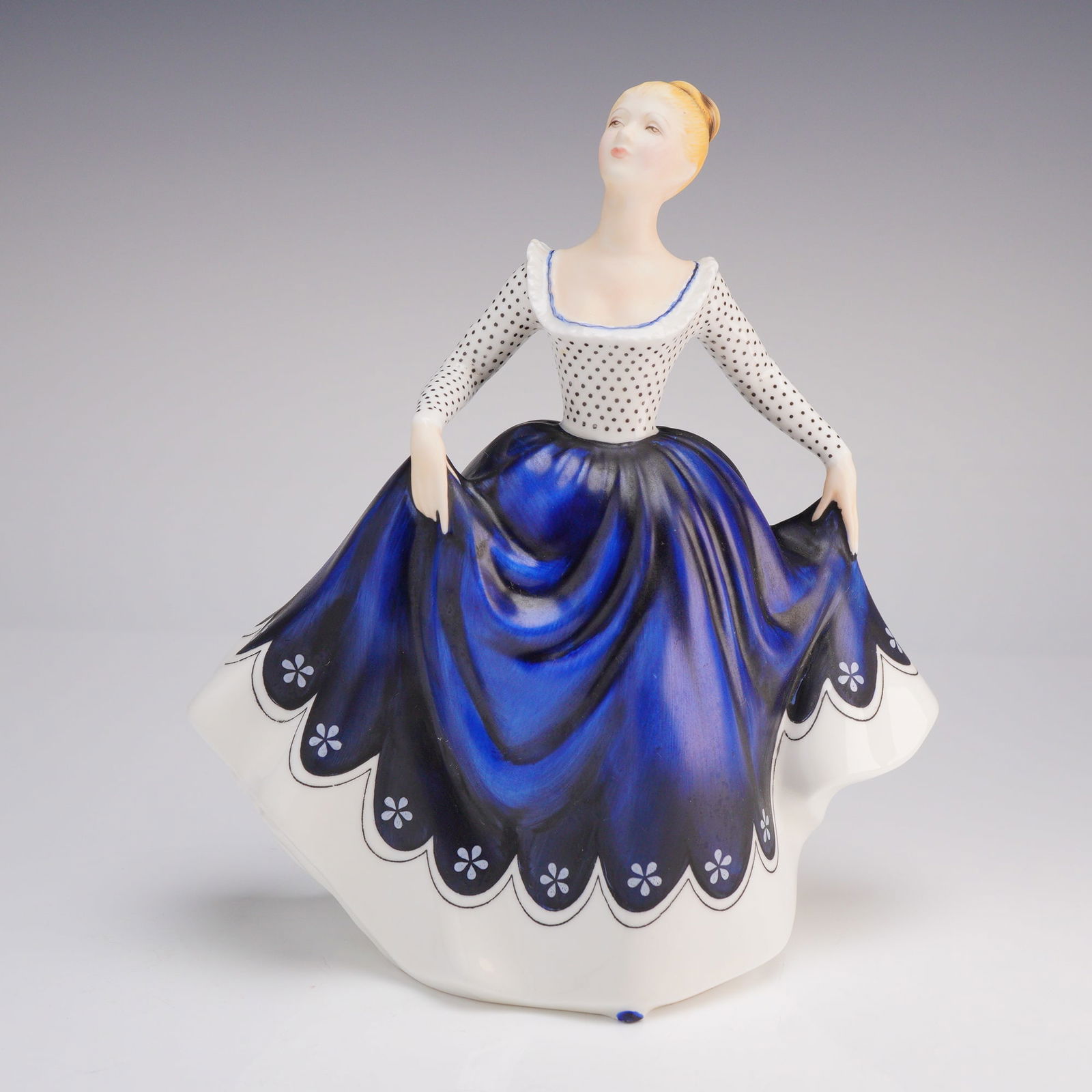 Royal Doulton Figurine Lisa HN 2310 (1 of 4)