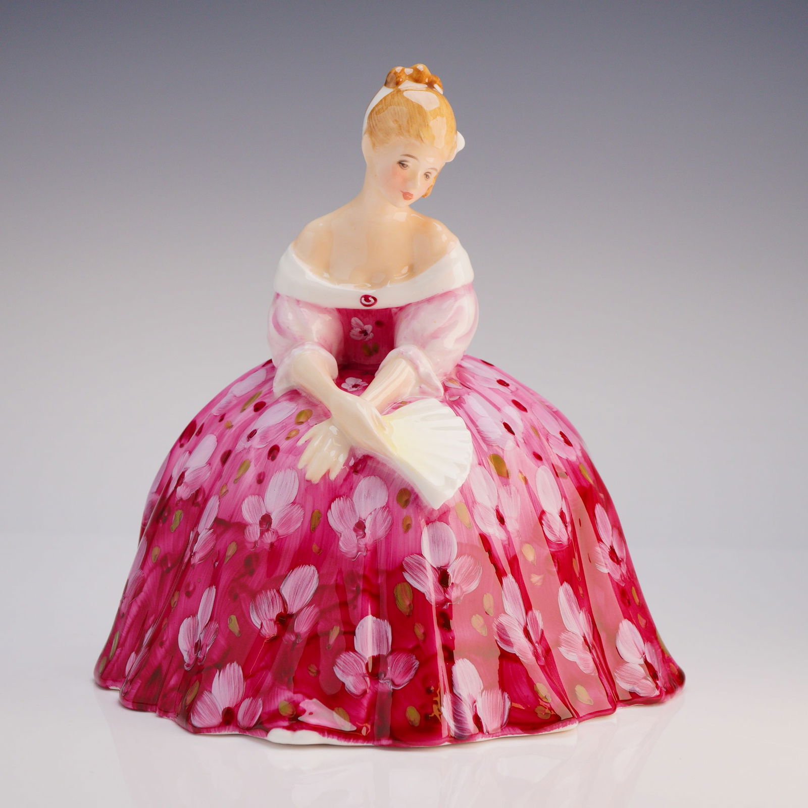 Royal Doulton Figurine Victoria HN 2471 (1 of 4)