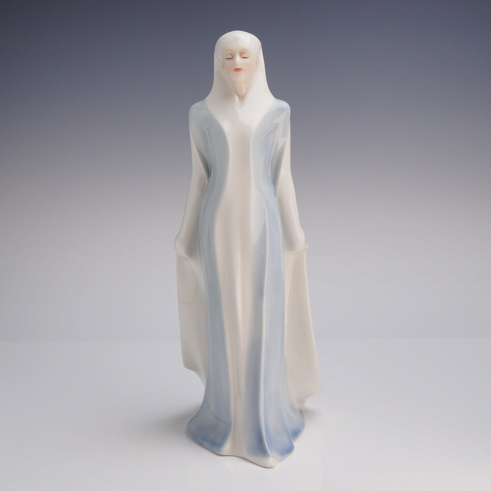 Royal Doulton Reflections Series Porcelain Figurine, Sophistication HN3059 (1 of 4)