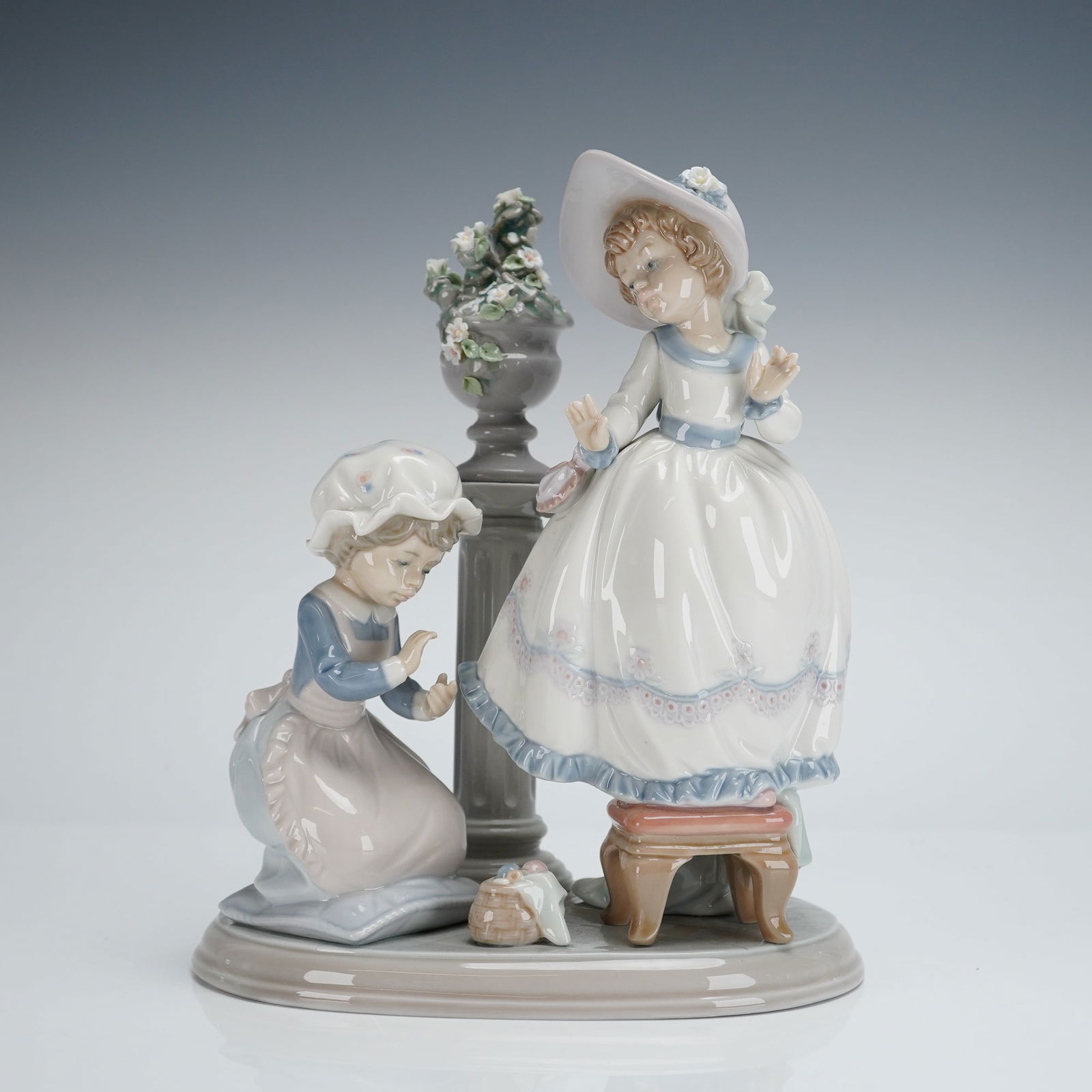 Lladro Porcelain Figurine Stitch in Time 5344 (1 of 4)