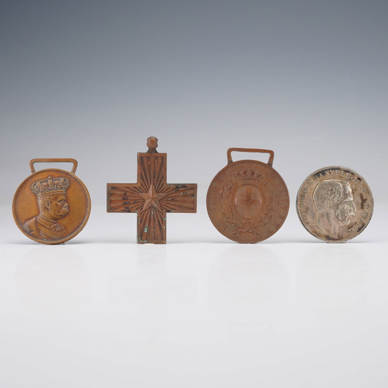 4pc Italian Bronze Campaign, Bravery and Merit Medals: Early 20th-century Italian military medals, including a bronze Campagne d'Africa campaign medal with laurel wreath reverse; an Italian War Merit Cross (Merito di Guerra) featuring the royal cypher of
