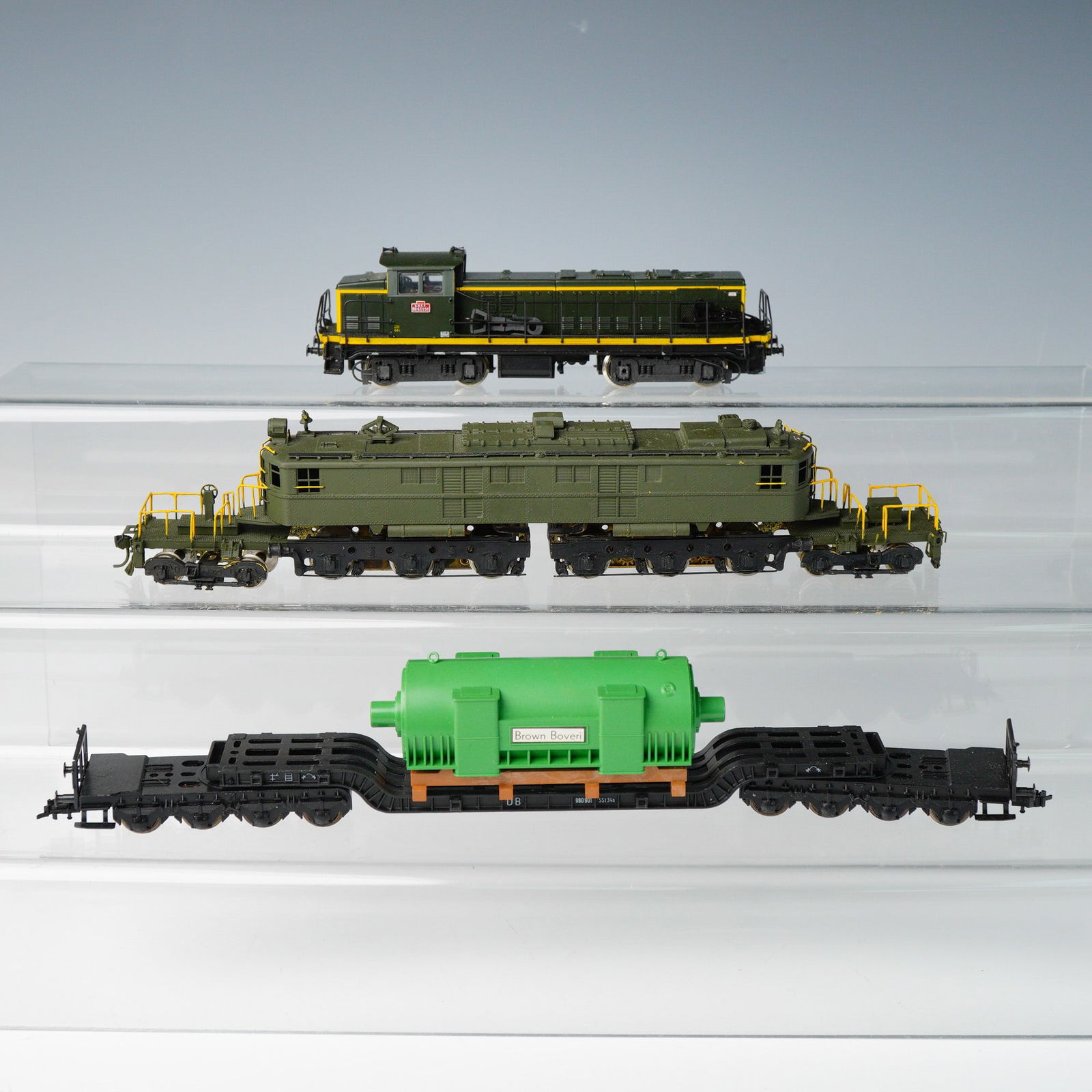 A Trio of Model Railroad Locomotives and Heavy-Haul Flatcar (1 of 7)