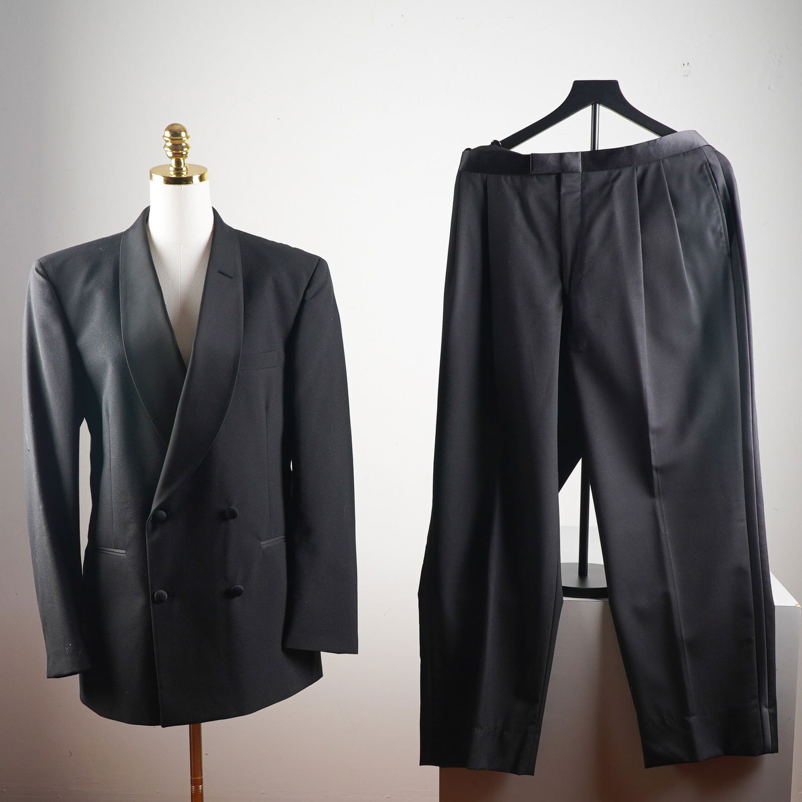 Perry Ellis Black Wool Double-Breasted Men Tuxedo Suit (1 of 6)