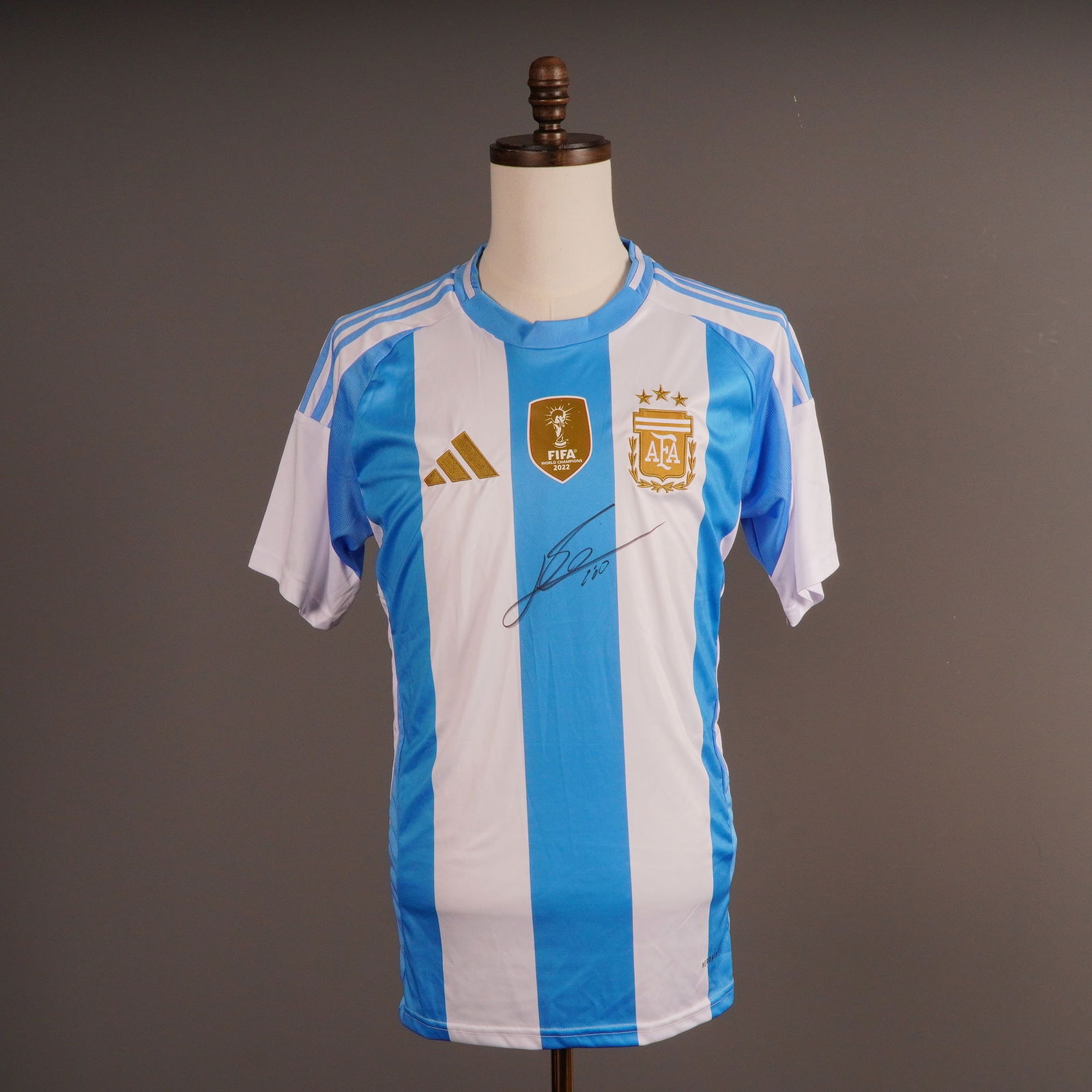 Lionel Messi Signed Argentina 2024-25 Home Jersey w/ Icons COA: An official Lionel Messi front-signed Argentina 2024-25 Home Shirt, authenticated by Icons.com. The lot consists of the autographed jersey and the accompanying Certificate of Authenticity (COA). The I