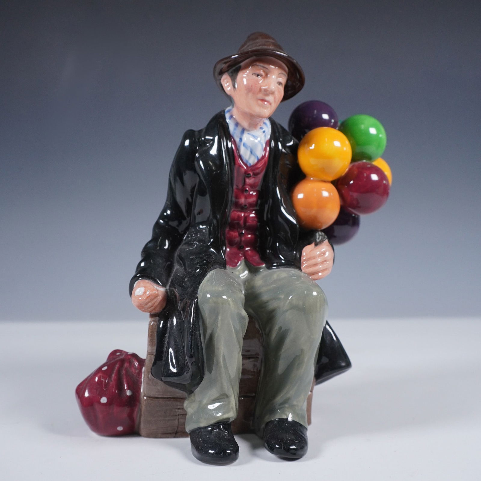 Royal Doulton Porcelain Figurine, The Balloon Man HN1954 (1 of 4)