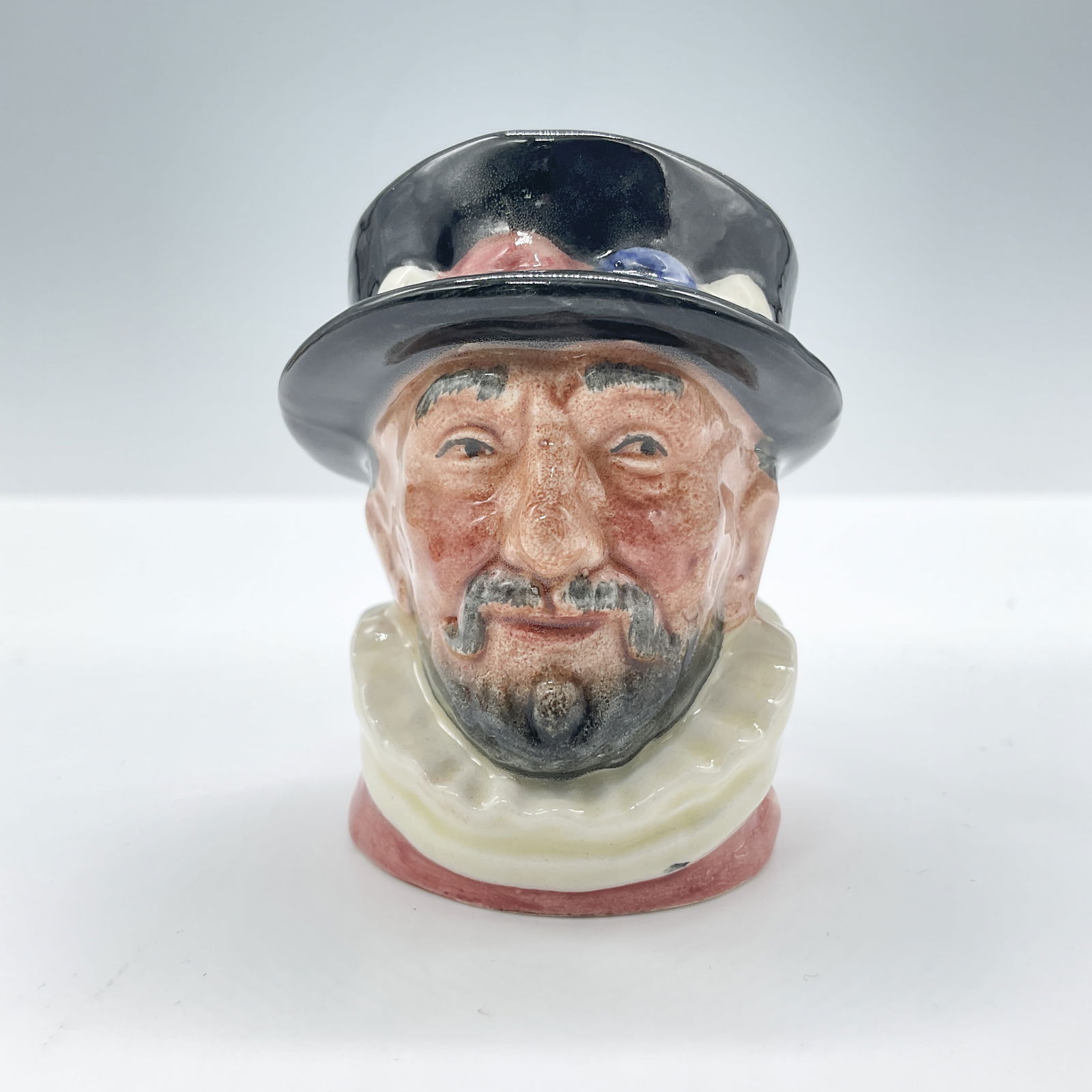 Beefeater ER Pink D6251 - Mini - Royal Doulton Character Jug (1 of 3)